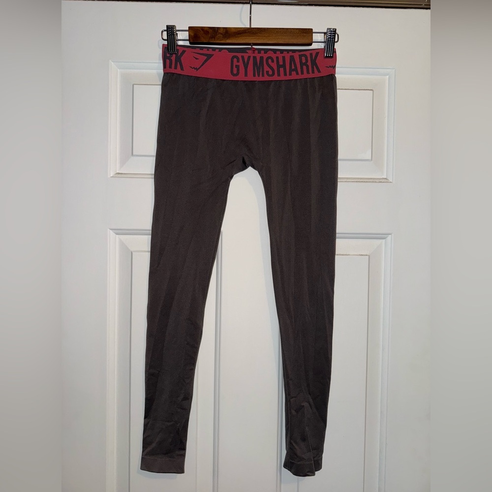 2 pairs of gym shark leggings